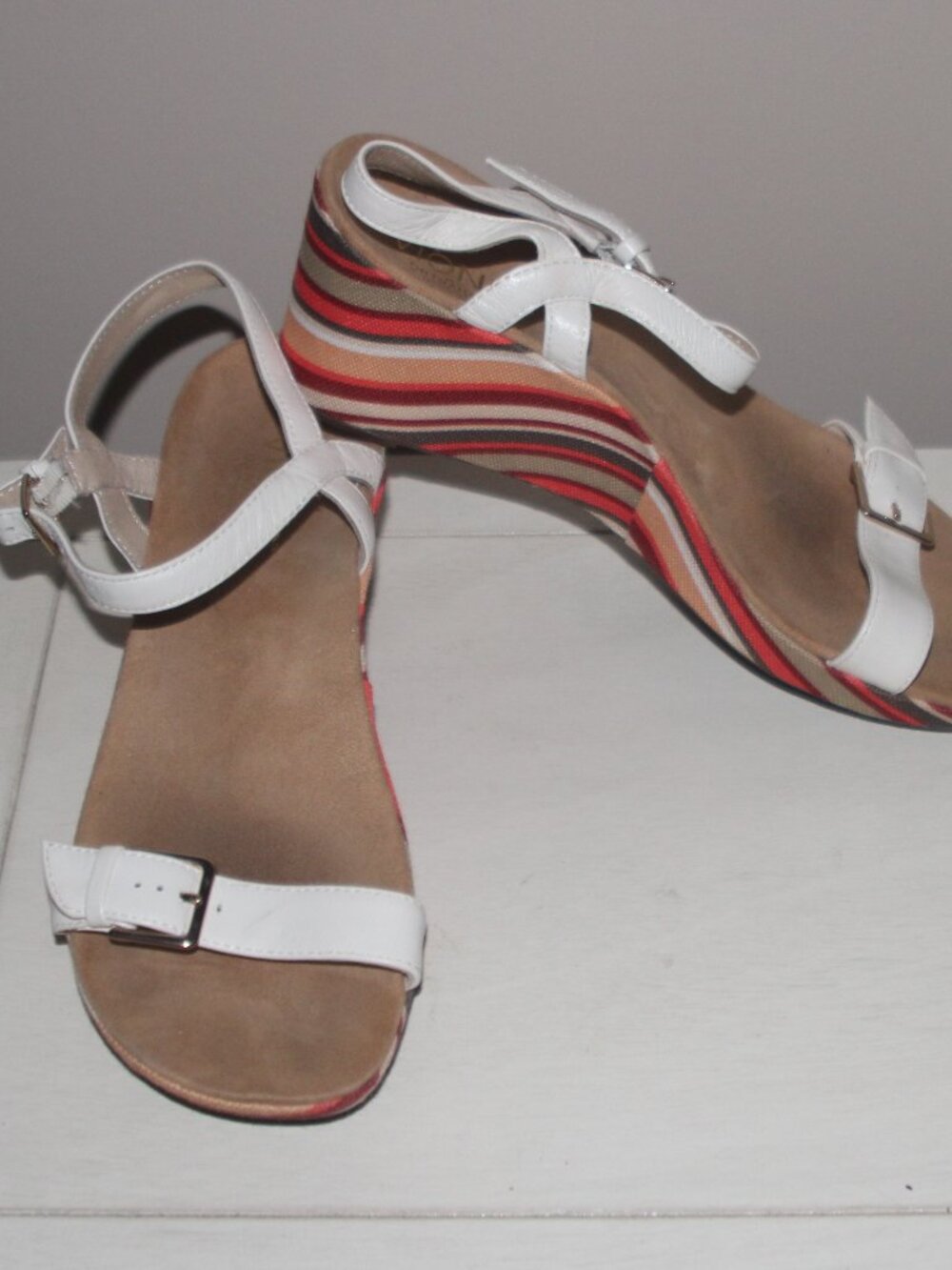 10a GC LADIES VIONIC WEDGE SANDALS - 9